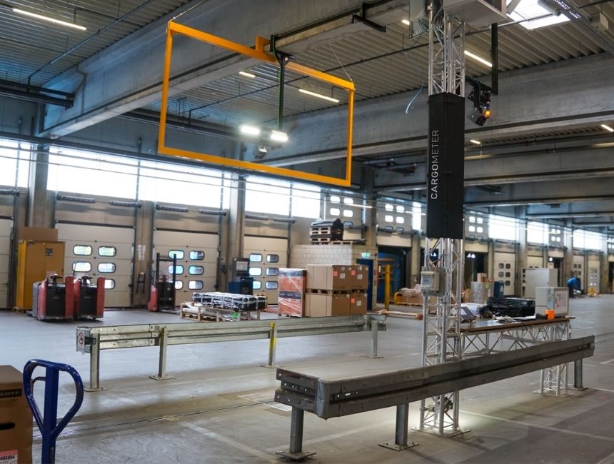 In-Floor-Chain-Conveyor-System mit CARGOMETER-Technologie vor den Umschlagstoren in Möhlin.